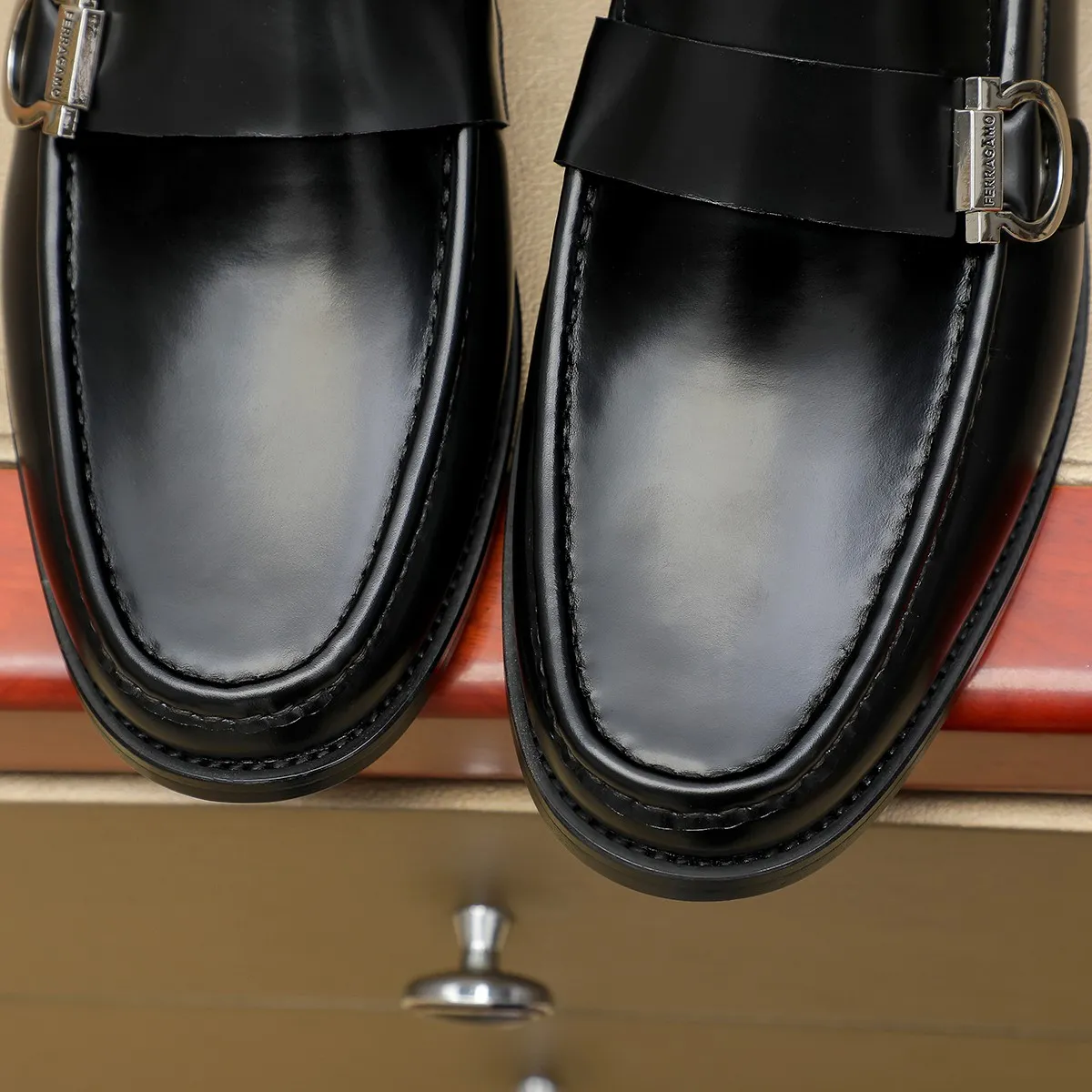 Men's shoes 250 Ferragamo [Ferragamo] top imported suit men's shoes 💯Original copy of the official website, product materials: selected imported embossed calfskin + luxury hardware buckle accessories ~ imported water-dyed cow 🐂 leather lining. Strong three-dimensional visual effect, original combination outsole, multiple colors available😘 Size: 39-44 (38.45.46. Customized)